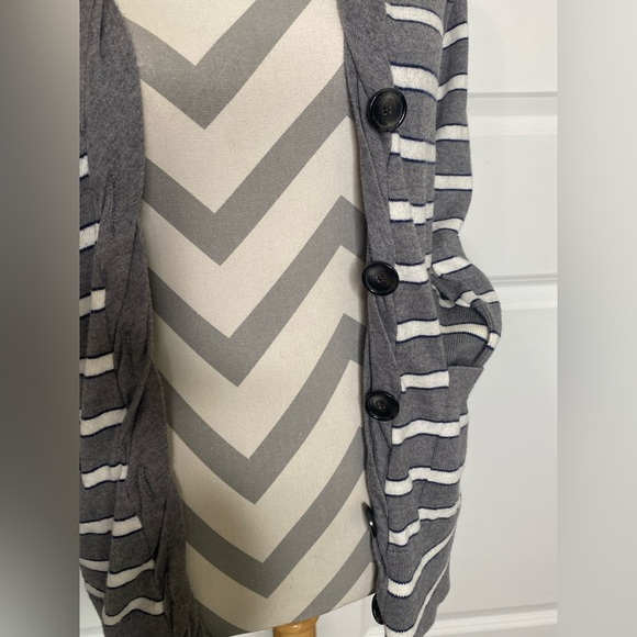 LAST CALL Banana Republic Small Striped Cardigan - Picture 4 of 9